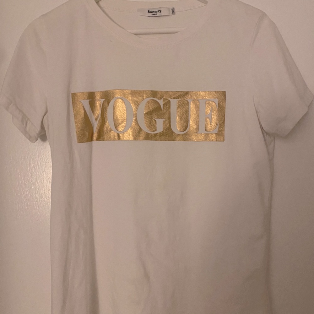RUNWAY PARIS vogue tee